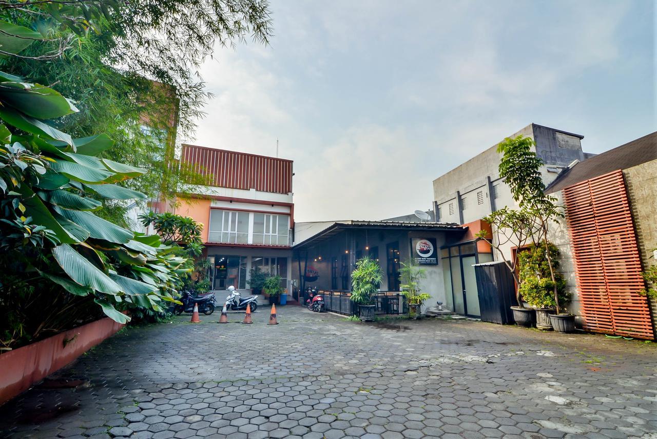 Image Hotel And Resto Bandung Eksteriør billede