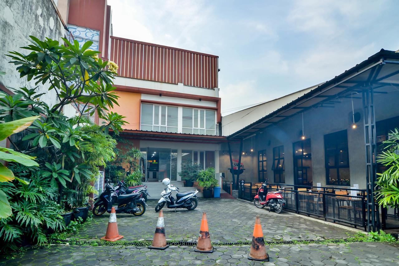 Image Hotel And Resto Bandung Eksteriør billede